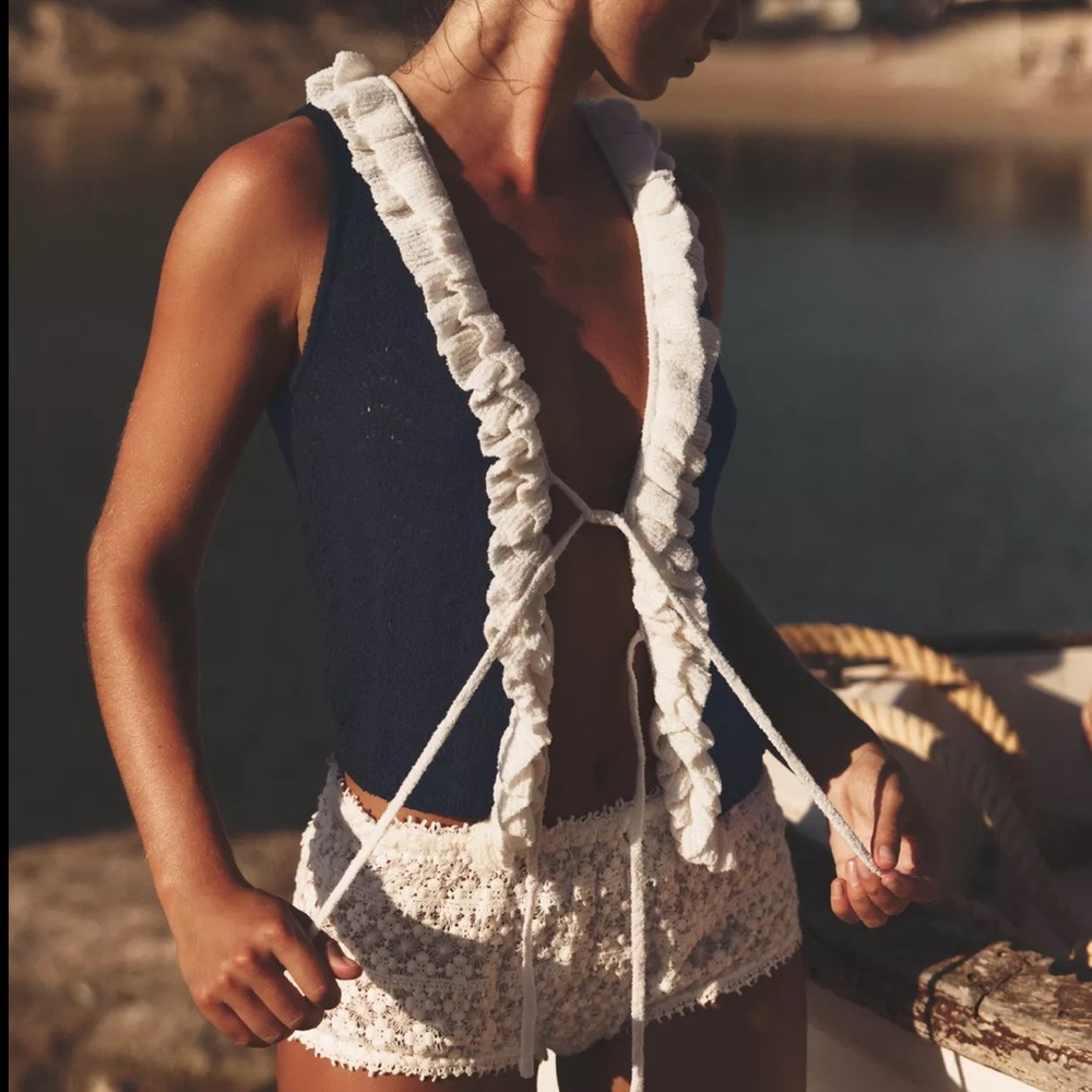 NWT ZARA Ruffle Top - Picture 2 of 5